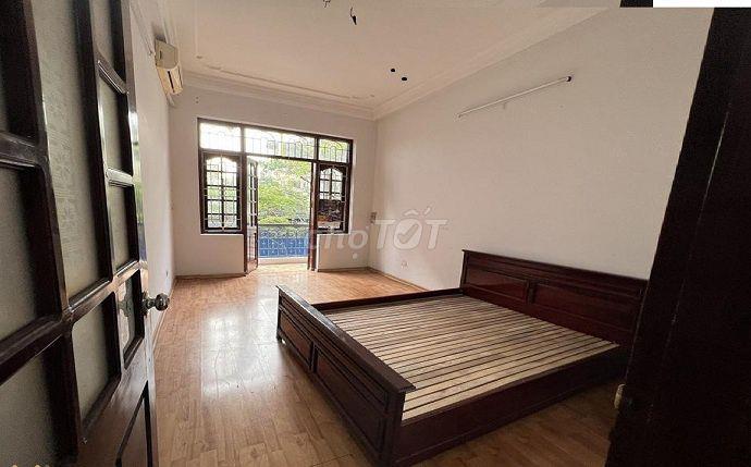 Cho thuê nhà 5 tầng ngõ 2 phố Hoàng Sâm - 18 triệu/th, ngõ rộng để xe