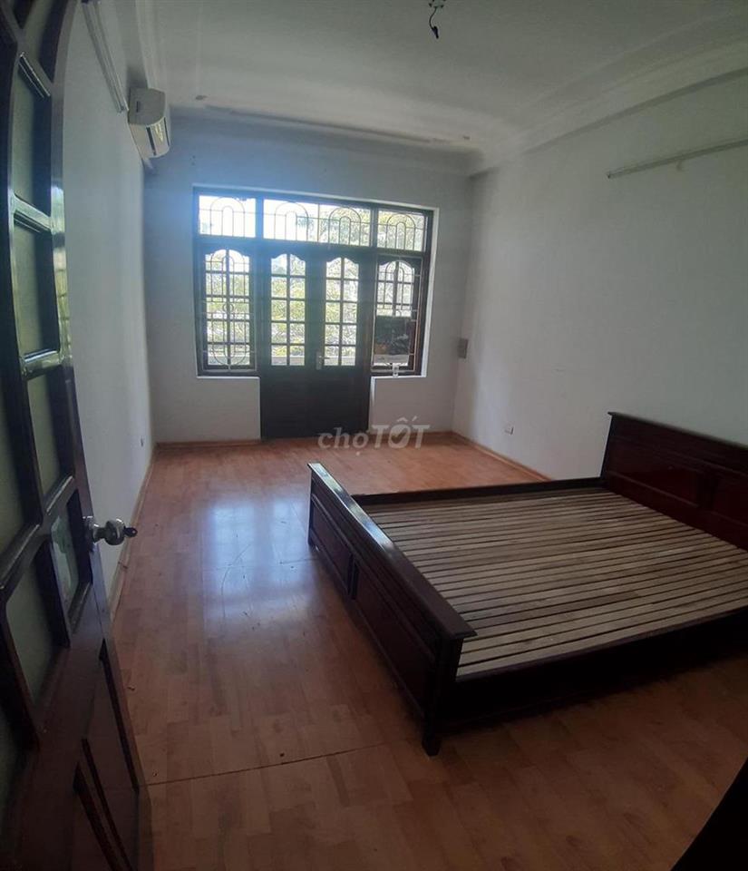 Cho thuê nhà 5 tầng ngõ 2 phố Hoàng Sâm - 18 triệu/th, ngõ rộng để xe