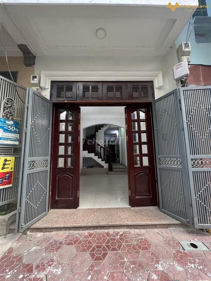 Cho thuê nhà 5 tầng ngõ 2 phố Hoàng Sâm - 18 triệu/th, ngõ rộng để xe