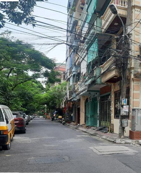 Cho thuê nhà 5 tầng ngõ 2 phố Hoàng Sâm - 18 triệu/th, ngõ rộng để xe