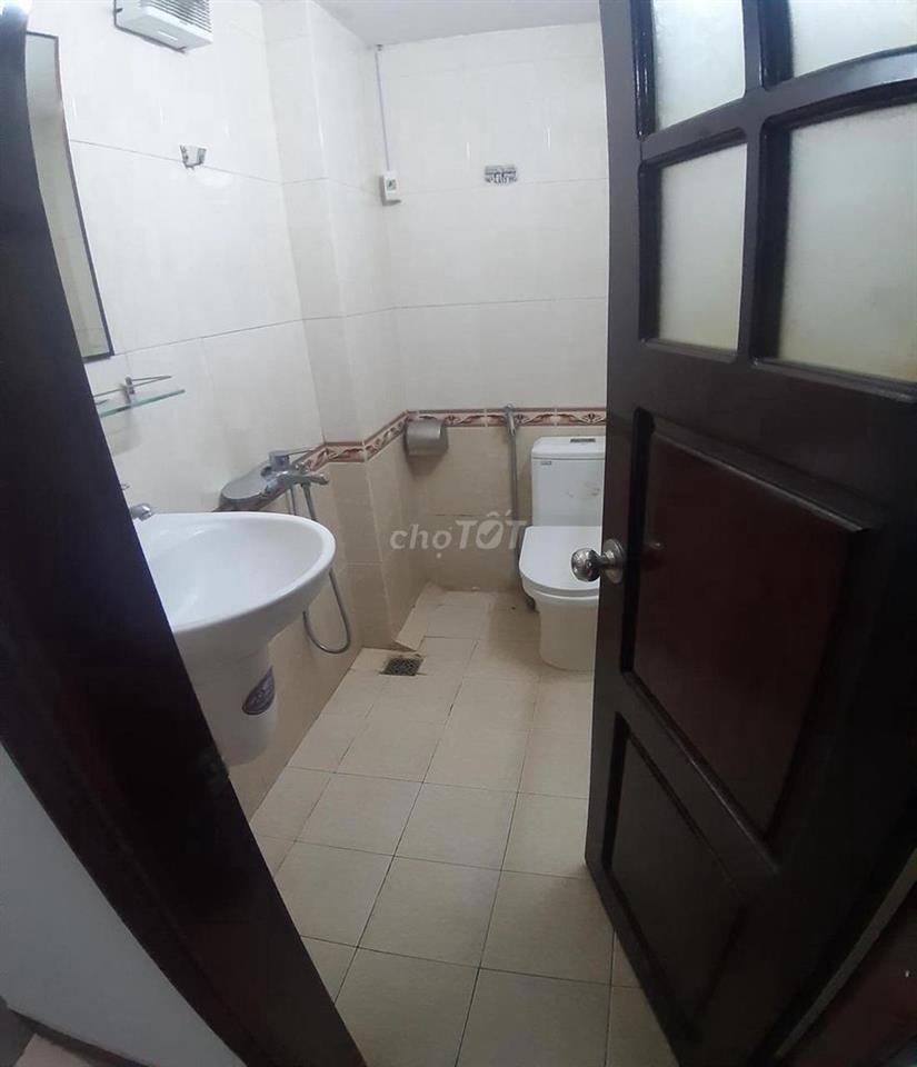 Cho thuê nhà 5 tầng ngõ 2 phố Hoàng Sâm - 18 triệu/th, ngõ rộng để xe