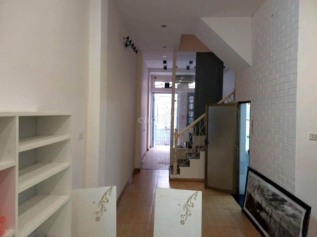 Cho thuê nhà ngõ 17 Phùng Chí Kiên, 50m2 x 3 tầng, 3 ngủ, 1 khách, bếp