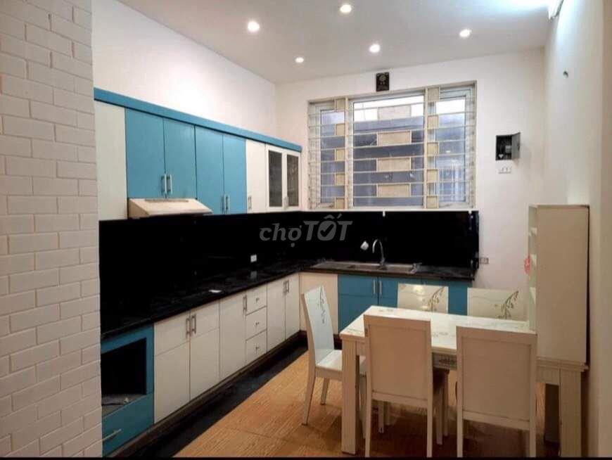 Cho thuê nhà ngõ 17 Phùng Chí Kiên, 50m2 x 3 tầng, 3 ngủ, 1 khách, bếp