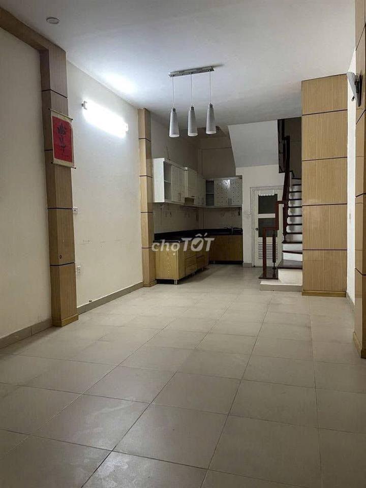 Cho thuê căn nhà 5 tầng tại ngõ 2 phố Hoàng Sâm - đường rộng để ô tô