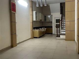 Nhà trong ngõ 118 Nguyễn Khánh Toàn, 40m x 5 tầng, 3 ngủ, 1 khách, bếp