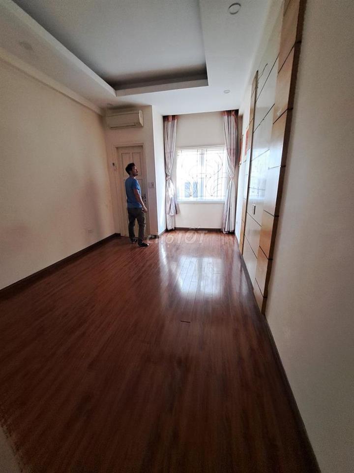 Cho thuê căn nhà 5 tầng tại ngõ 2 phố Hoàng Sâm - đường rộng để ô tô