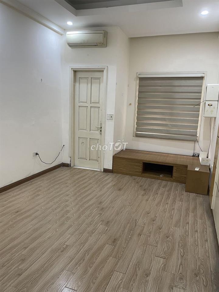 Cho thuê căn nhà 5 tầng tại ngõ 2 phố Hoàng Sâm - đường rộng để ô tô