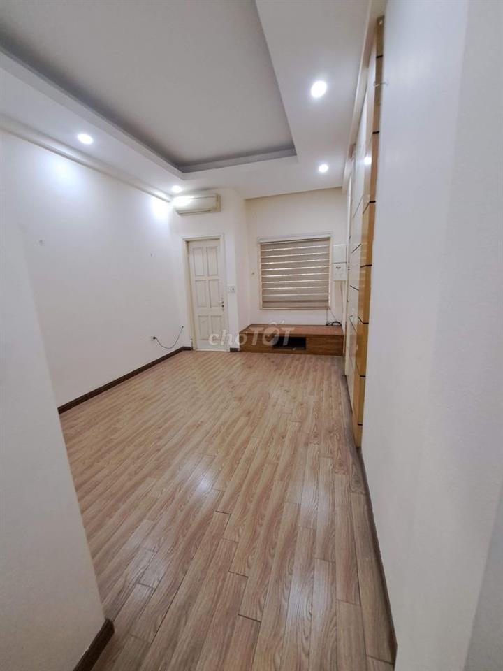 Cho thuê căn nhà 5 tầng tại ngõ 2 phố Hoàng Sâm - đường rộng để ô tô