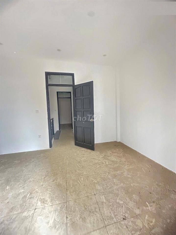 Cho thuê nhà ngõ 180 Hoàng Quốc Việt, 50m2 x 5 tầng đủ Đh, ngõ để ô tô