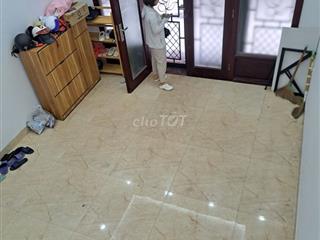 Nhà ngõ 215 Trần Quốc Hoàn, 45M x 6 tầng mỗi tầng 2p + 1 wc, đủ ĐH, Nl