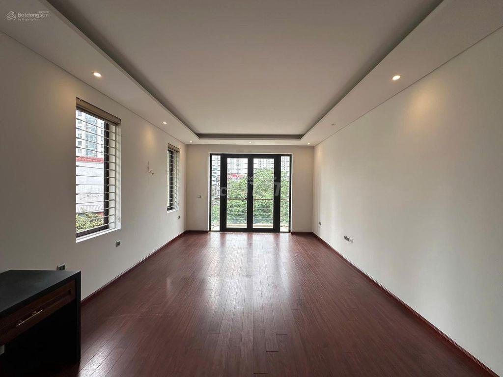 Nhà biệt thự  Hoàng Quốc Việt, diện tích 240m2 x 4 tầng, 1 hầm lô góc