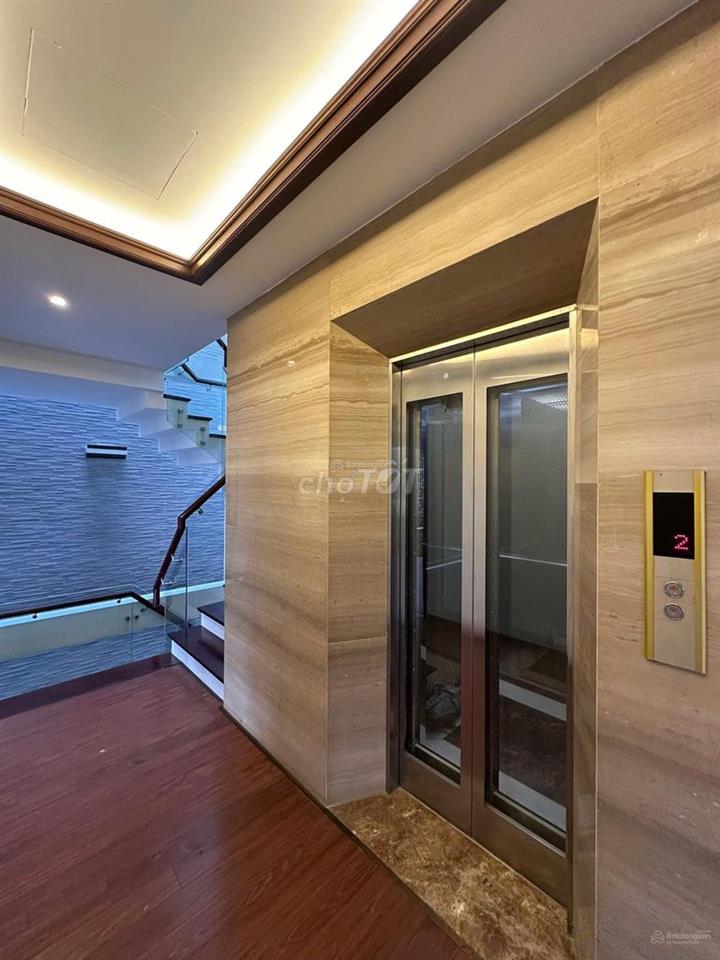 Nhà biệt thự  Hoàng Quốc Việt, diện tích 240m2 x 4 tầng, 1 hầm lô góc