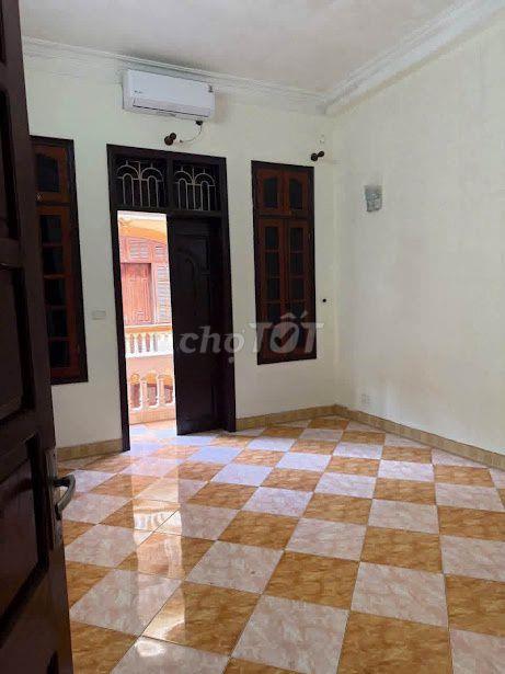 Nhà cho thuê ngõ 234 Hoàng Quốc Việt, 60m2 x 5 tầng, 20 triệu/tháng