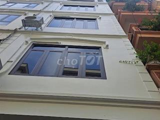 Cho thuê nhà ngõ 81  Nguyễn Phong Sắc, 35m2 x 4,5 tầng,  ô tô đậu cửa