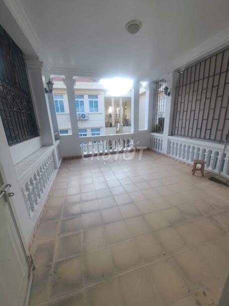 Cho thuê nhà ngõ 81  Nguyễn Phong Sắc, 35m2 x 4,5 tầng,  ô tô đậu cửa