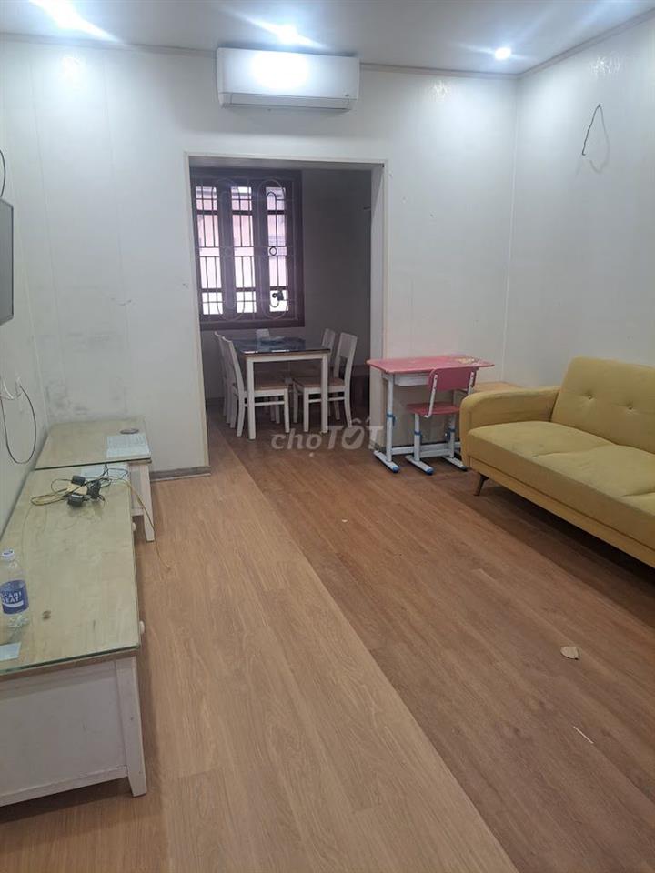 Căn hộ tập thể ngõ 120 Hoàng Quốc Việt. Dt 80m2 gồm 2 ngủ 1 khách, bếp