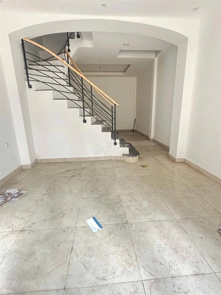 Nhà ngõ 180 Hoàng Quốc Việt, 50M x 5Tầng mỗi tầng 2P, 1 wc đủ điều hòa