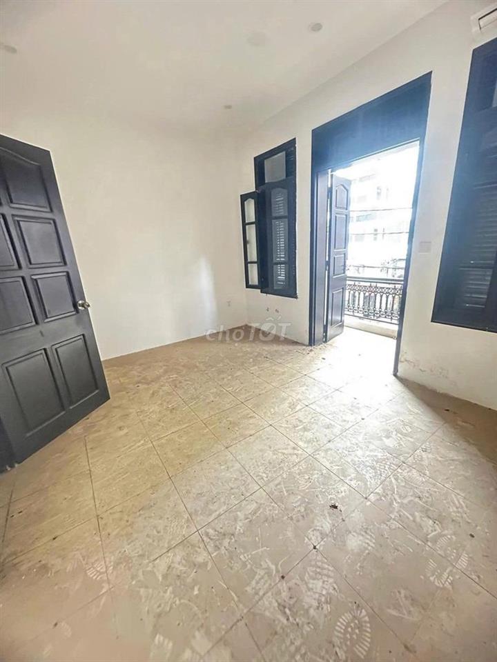 Nhà ngõ 180 Hoàng Quốc Việt, 50M x 5Tầng mỗi tầng 2P, 1 wc đủ điều hòa