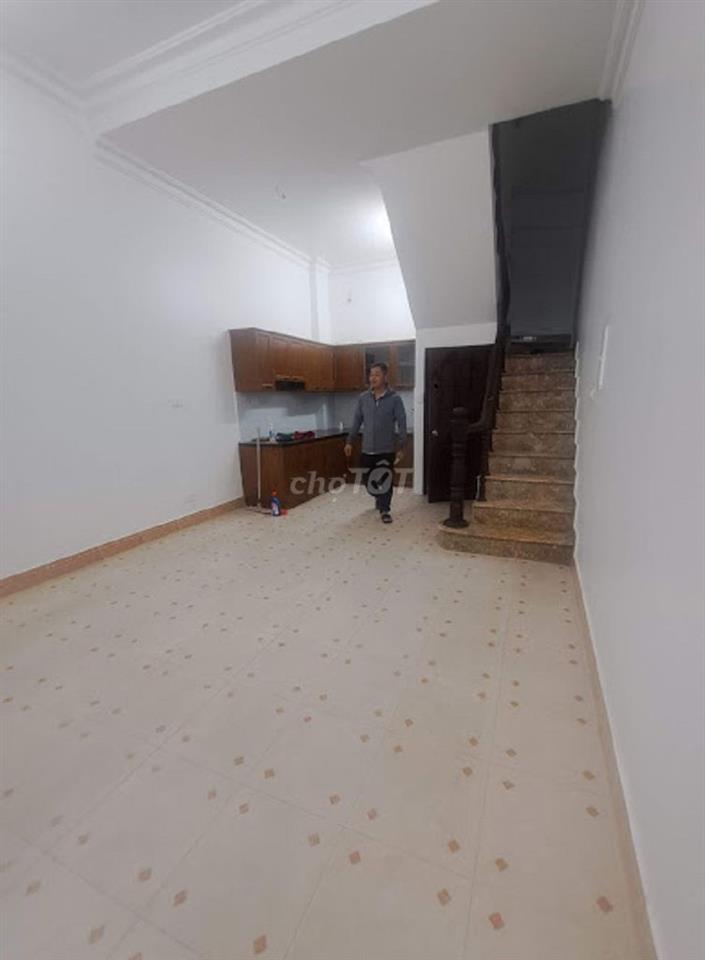 Cho thuê nhà ngõ 43 Nguyễn Phong Sắc, Dt 35m x 5 tầng, Giá 16 triệu/th