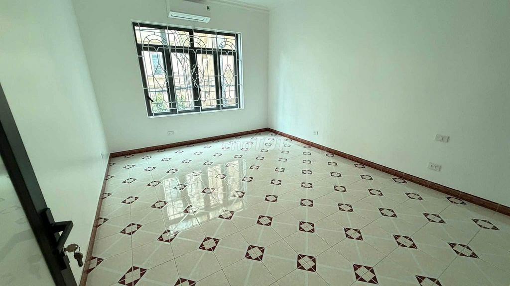 Cho thuê nhà ngõ 43 Nguyễn Phong Sắc, Dt 35m x 5 tầng, Giá 16 triệu/th