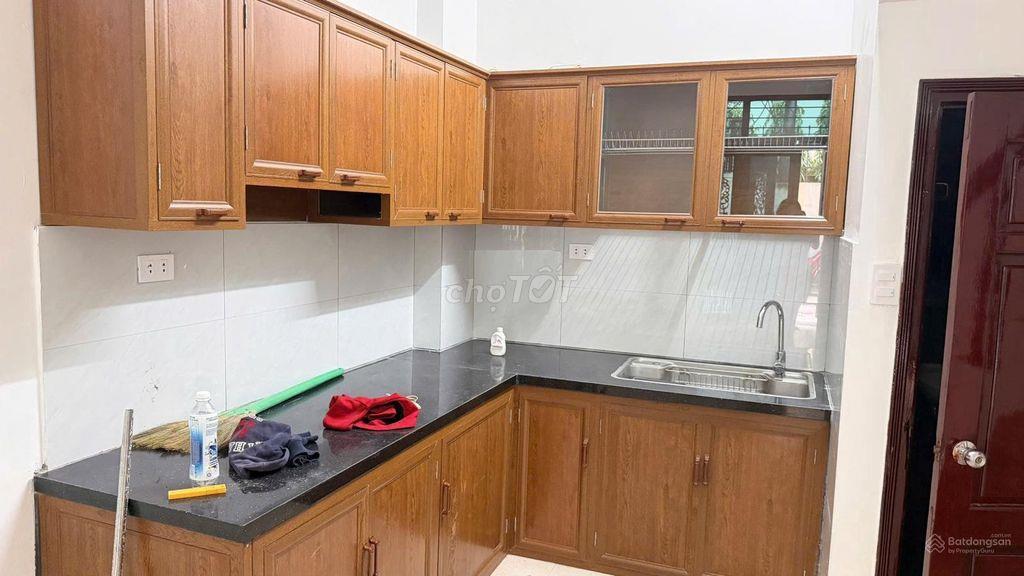 Cho thuê nhà ngõ 43 Nguyễn Phong Sắc, Dt 35m x 5 tầng, Giá 16 triệu/th