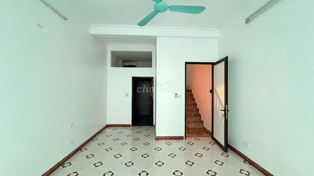 Cho thuê nhà ngõ 43 Nguyễn Phong Sắc, Dt 35m x 5 tầng, Giá 16 triệu/th