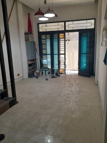 Cho thuê nhà ngõ 132 Cầu Giấy, Dt 45m2 x 4 tầng có đh, Nl, Bếp 