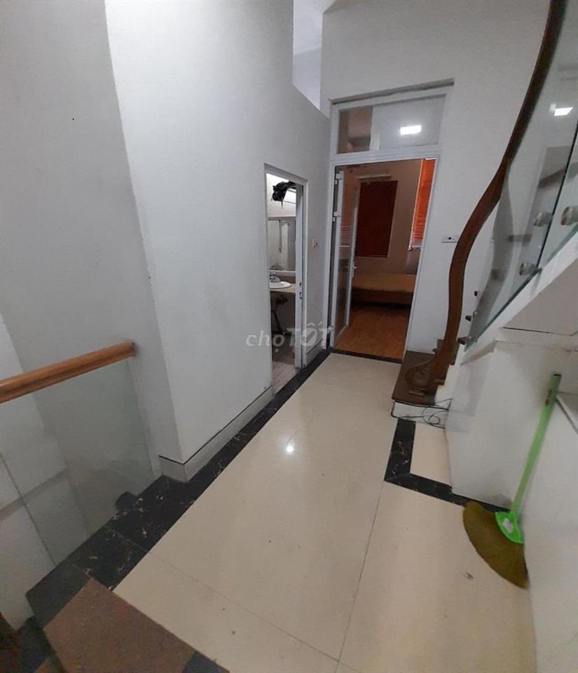 Cho thuê nhà ngõ 132 Cầu Giấy, Dt 45m2 x 4 tầng có đh, Nl, Bếp 