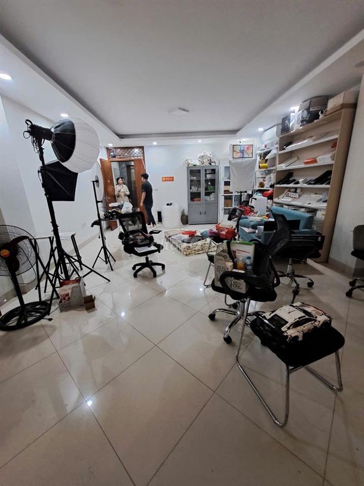 Nhà ngõ 6 Trần Quốc Hoàn - Dt 60m2 x 2 tầng - Tiện làm VP - Kinh Doanh