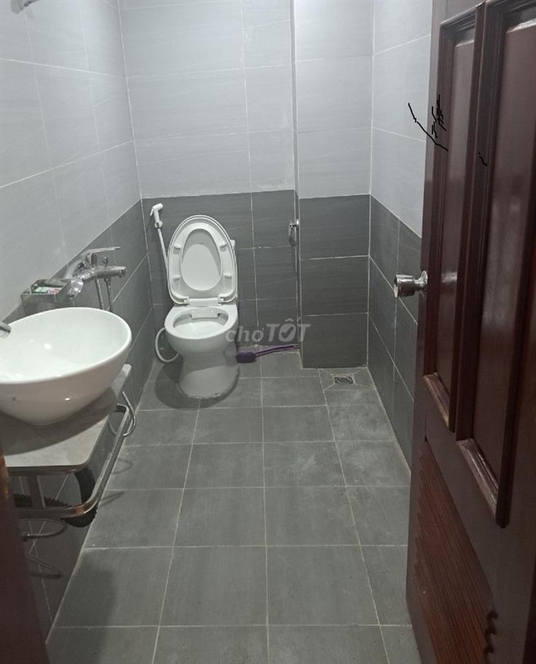 Nhà ngõ 389 Hoàng Quốc Việt - 50m2 x 4 tầng ô tô đậu cửa, có nội thất