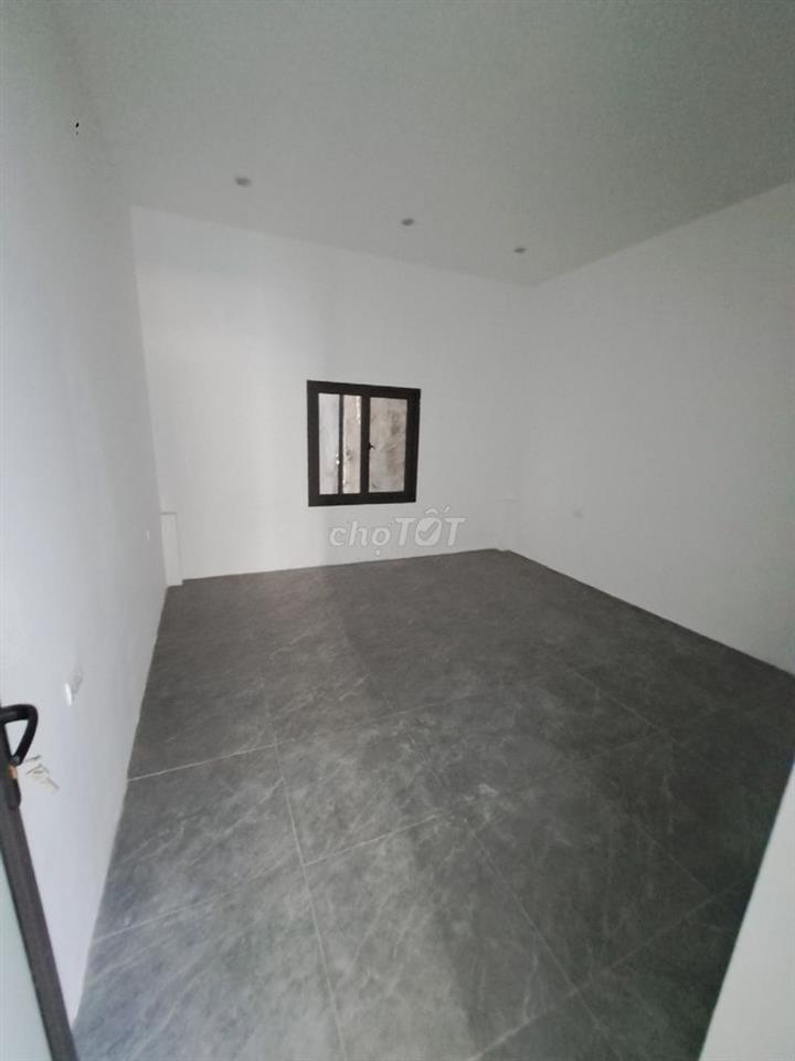 Nhà ngõ 389 Hoàng Quốc Việt - 50m2 x 4 tầng ô tô đậu cửa, có nội thất