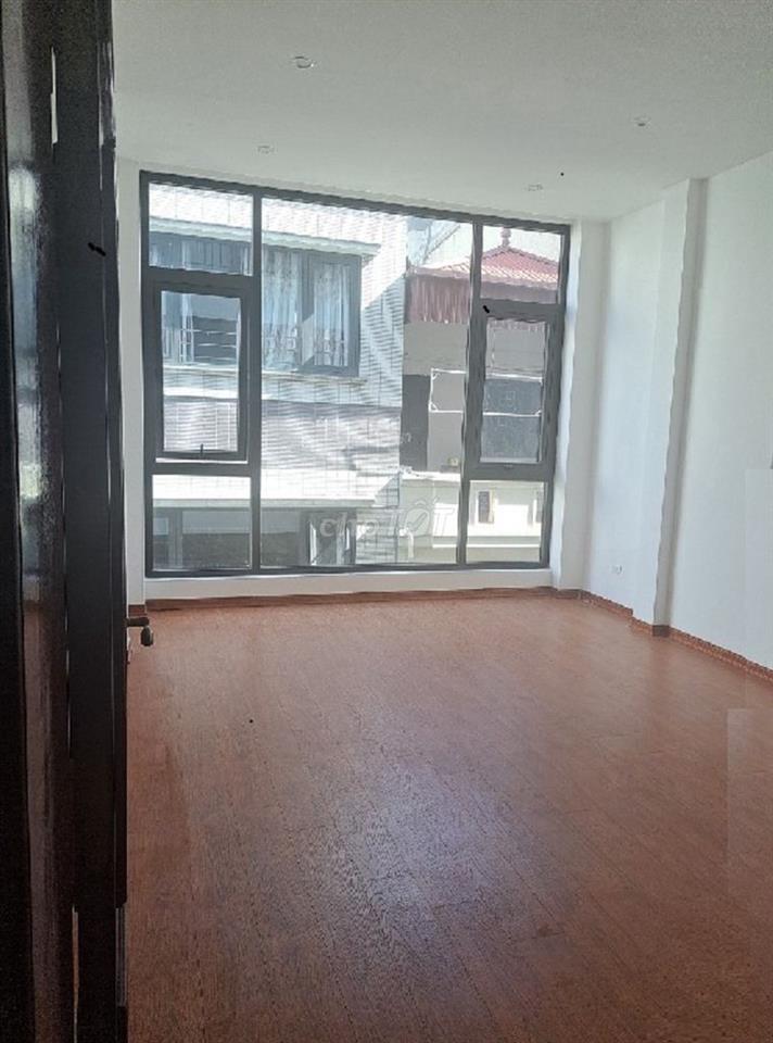 Nhà ngõ 389 Hoàng Quốc Việt - 50m2 x 4 tầng ô tô đậu cửa, có nội thất
