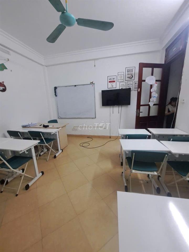 Nhà 5 tầng  ngõ 6 phố Trần Quốc Hoàn - cạnh trường Nguyễn Bỉnh Khiêm