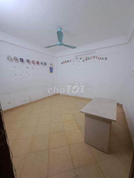 Nhà 5 tầng  ngõ 6 phố Trần Quốc Hoàn - cạnh trường Nguyễn Bỉnh Khiêm