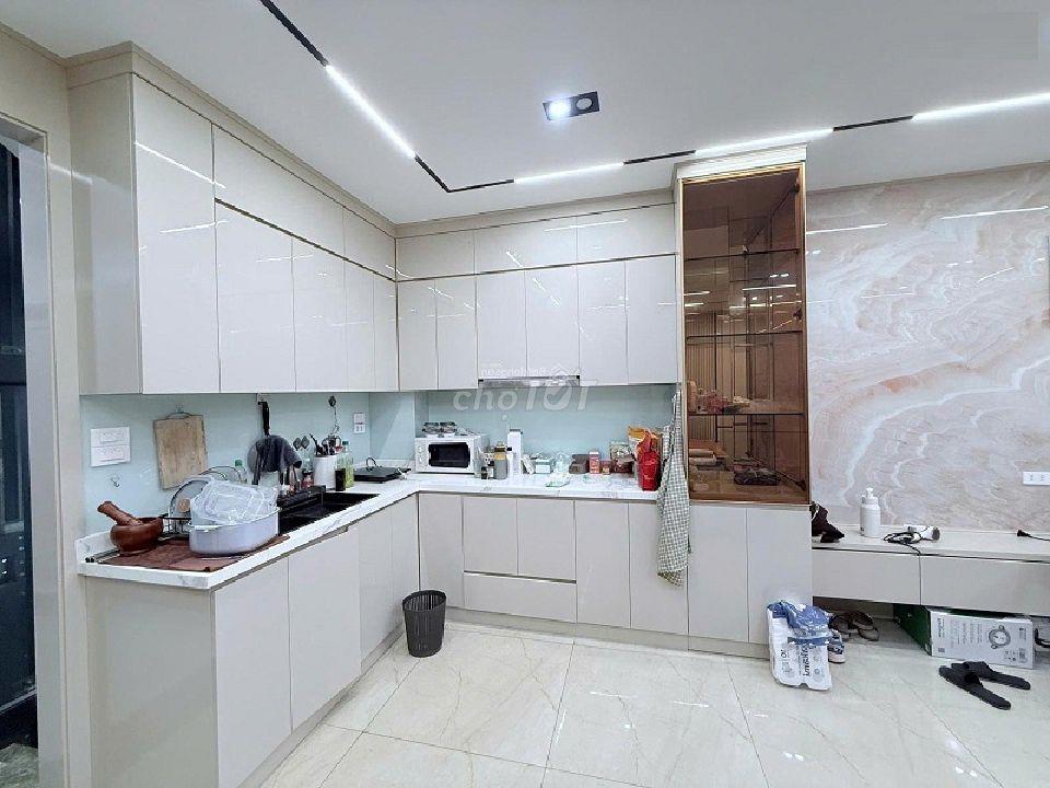 Nhà ngõ 3 Phạm Tuấn Tài - Dt 55m2 x 6 tầng thông sàn / Thang Máy 
