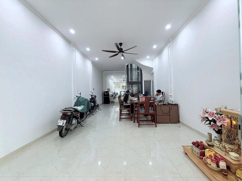 Nhà ngõ 3 Phạm Tuấn Tài - Dt 55m2 x 6 tầng thông sàn / Thang Máy 