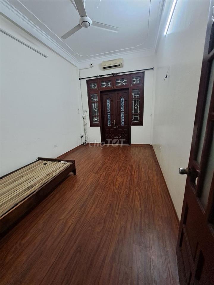 Nhà ngõ 1 phố Phạm Tuấn Tài, Dt 55m2 x 4 tầng đồ cơ bản, ô tô đậu cửa