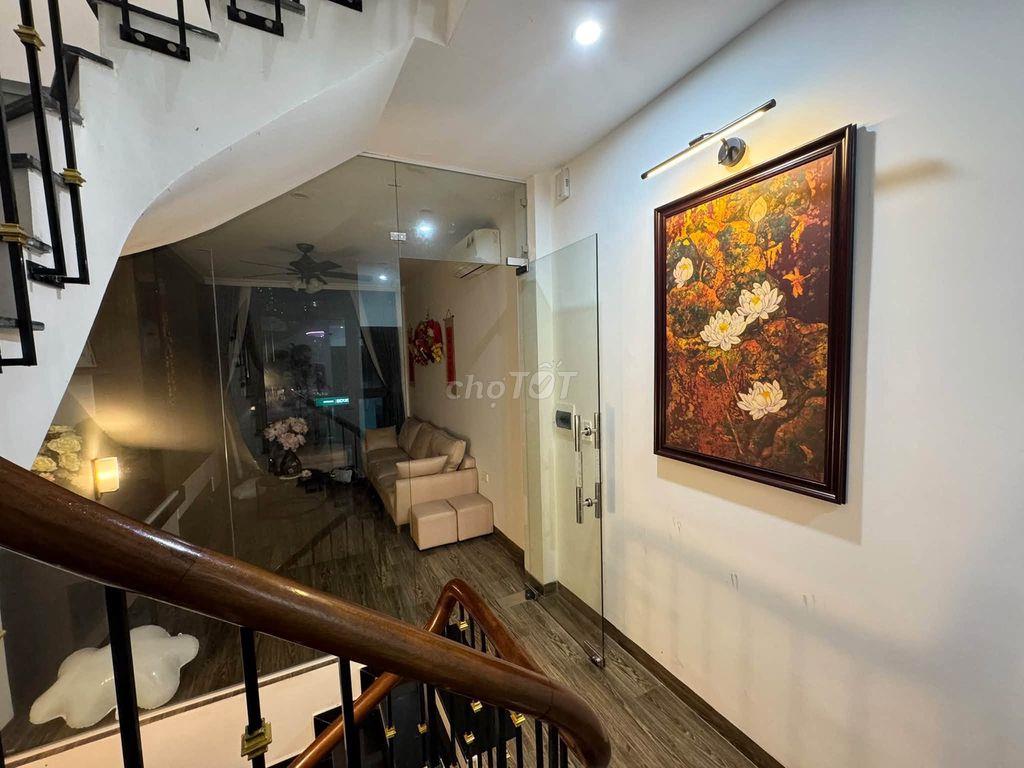 Cho thuê nhà ngõ 5 phố Hoàng Sâm - 50M2 x 5 Tầng mới đầy đủ nội thất 