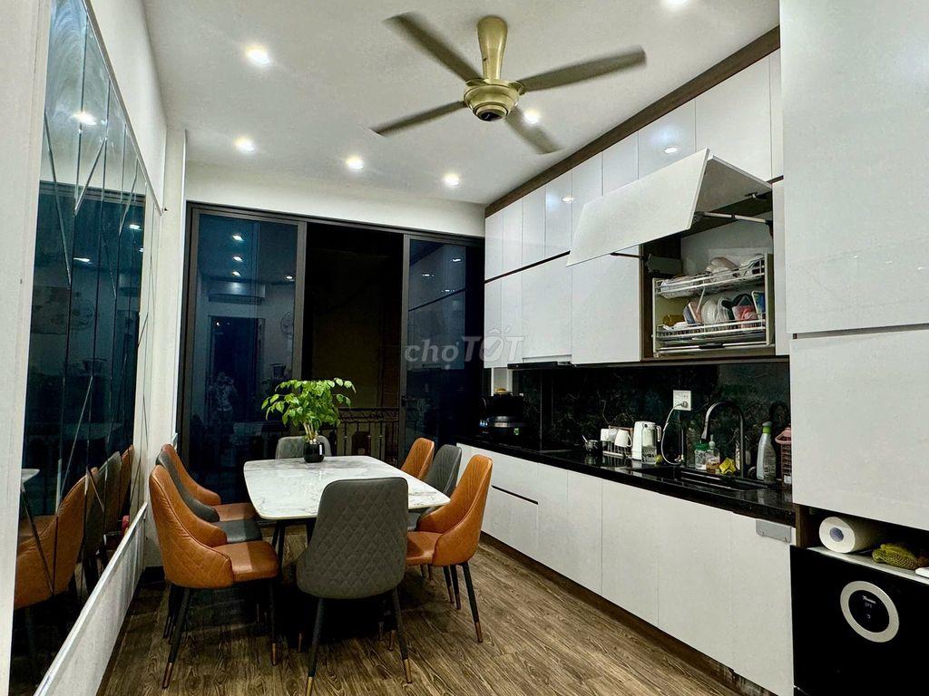 Cho thuê nhà ngõ 5 phố Hoàng Sâm - 50M2 x 5 Tầng mới đầy đủ nội thất 