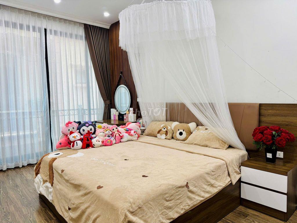 Cho thuê nhà ngõ 5 phố Hoàng Sâm - 50M2 x 5 Tầng mới đầy đủ nội thất 