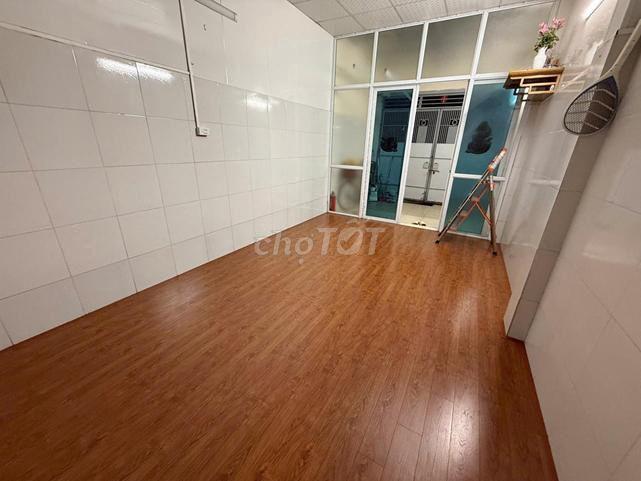 Cho thuê nhà riêng ngõ 5 Nguyễn Khánh Toàn, 60m2 x 1,5 tầng, 9 triệu