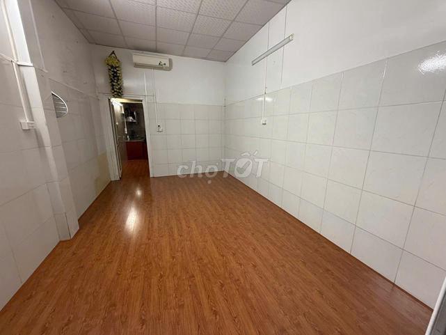 Cho thuê nhà riêng ngõ 5 Nguyễn Khánh Toàn, 60m2 x 1,5 tầng, 9 triệu