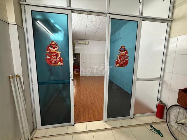 Cho thuê nhà riêng ngõ 5 Nguyễn Khánh Toàn, 60m2 x 1,5 tầng, 9 triệu