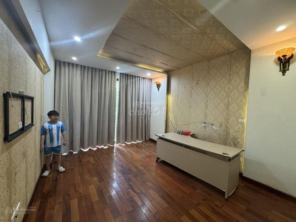 Cho thuê nhà ngõ 78 Duy Tân - DT 50Mx 6 Tầng, mỗi tầng chia 2P và 1 wc