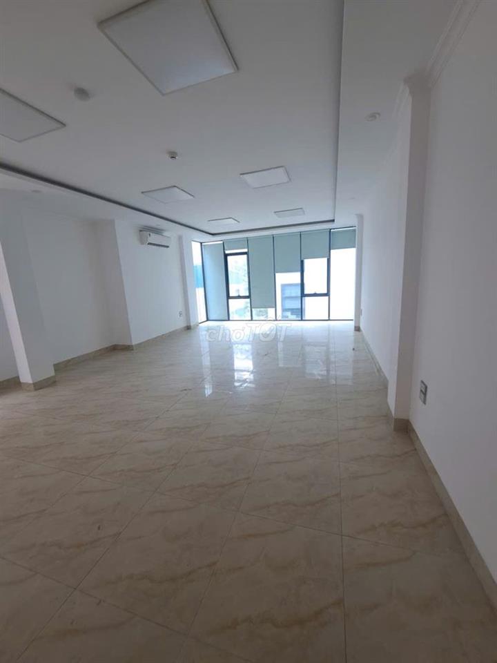 Tòa nhà 7 tầng phố Nguyễn Khang - Thông sàn , thang máy, ô tô đỗ cửa,