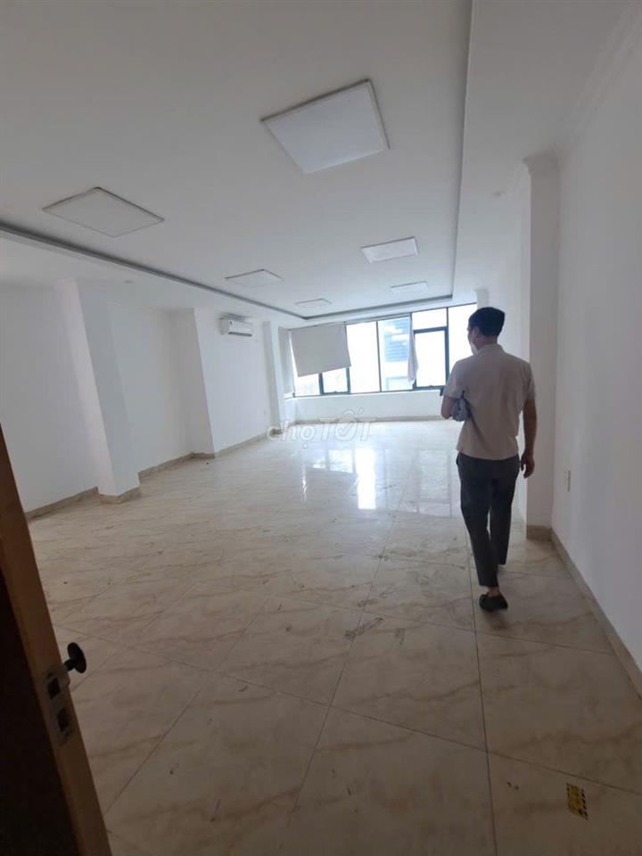 Tòa nhà 7 tầng phố Nguyễn Khang - Thông sàn , thang máy, ô tô đỗ cửa,
