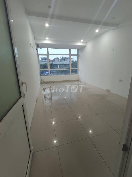 Nhà mặt đường Hoàng Quốc Việt - Dt 45m2 x 5 tầng xây thông mặt tiền 4m