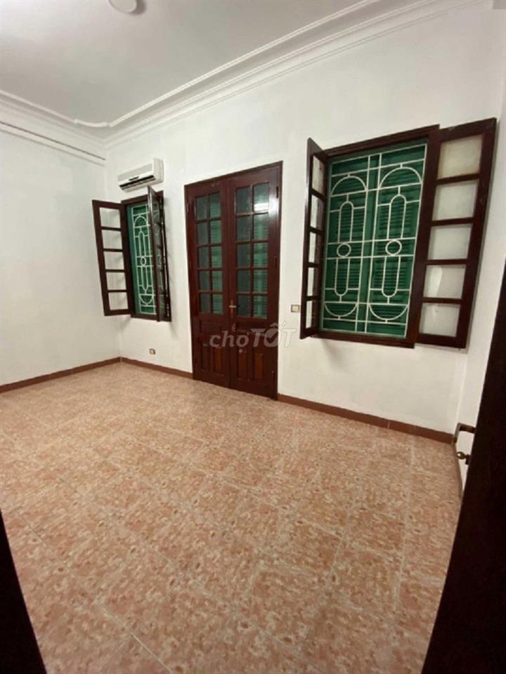 Cho thuê nhà ngõ 26 phố Mạch Thái Tổ, Dt 40m2 x 5 tầng, mỗi tầng 1p