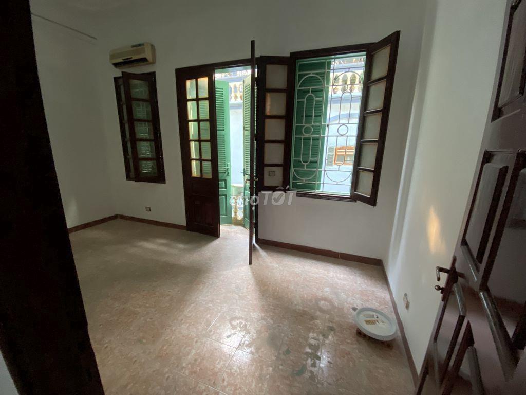 Cho thuê nhà ngõ 26 phố Mạch Thái Tổ, Dt 40m2 x 5 tầng, mỗi tầng 1p