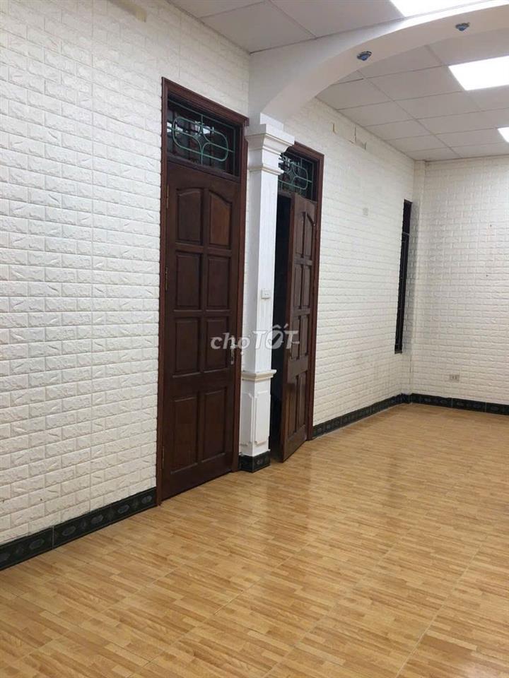 Cho thuê nhà ngõ 26 phố Mạch Thái Tổ, Dt 40m2 x 5 tầng, mỗi tầng 1p